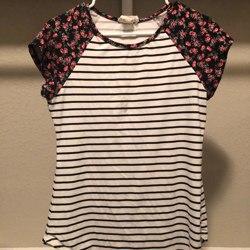 Cute B&W with flower top